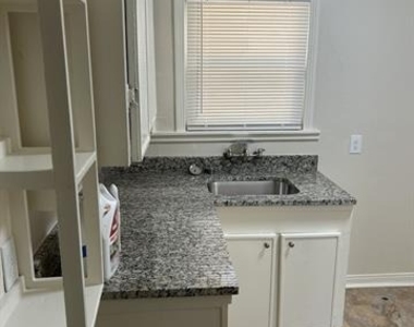6318 Belgrade Avenue - Photo Thumbnail 10