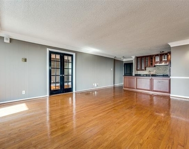 3883 Turtle Creek Boulevard - Photo Thumbnail 5