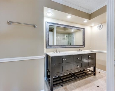 3883 Turtle Creek Boulevard - Photo Thumbnail 11
