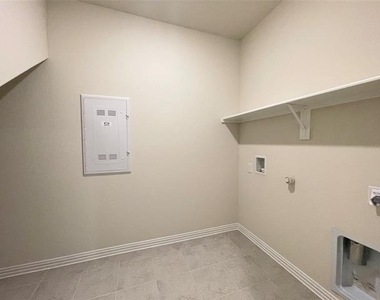 1805 Nelson Street - Photo Thumbnail 22