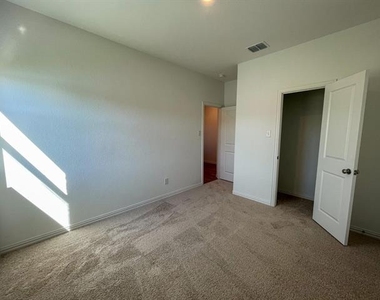 3305 Tulip Poplar Trail - Photo Thumbnail 6