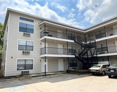 701 W Sycamore Street - Photo Thumbnail 9