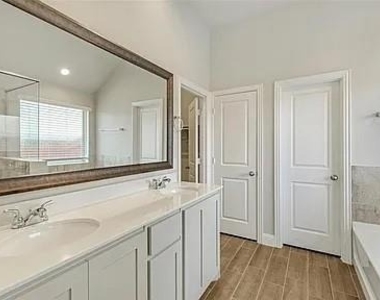 429 Charlie Court - Photo Thumbnail 15