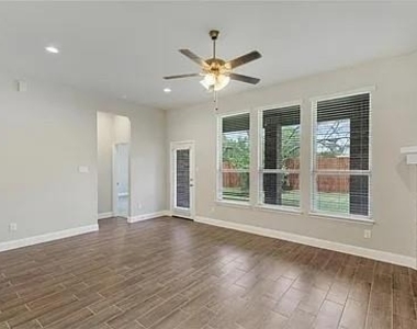 429 Charlie Court - Photo Thumbnail 20