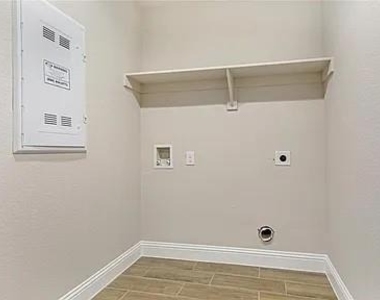 429 Charlie Court - Photo Thumbnail 8