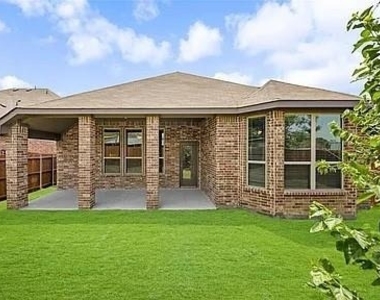 429 Charlie Court - Photo Thumbnail 26