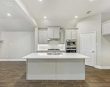 429 Charlie Court - Photo Thumbnail 6