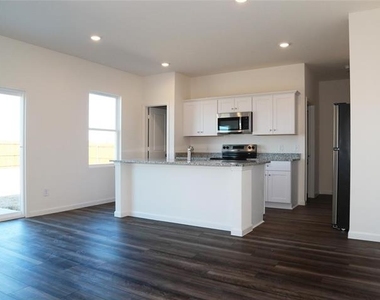 831 Lexington Lane - Photo Thumbnail 1