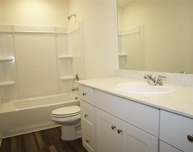 831 Lexington Lane - Photo Thumbnail 5