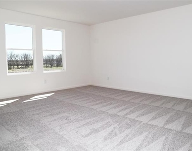 831 Lexington Lane - Photo Thumbnail 4
