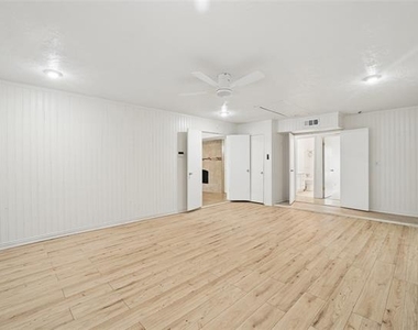 5161 Bartlett Drive - Photo Thumbnail 16
