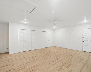 5161 Bartlett Drive - Photo Thumbnail 15