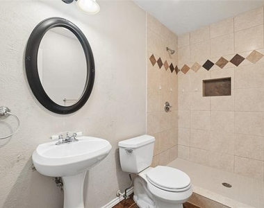 5161 Bartlett Drive - Photo Thumbnail 4