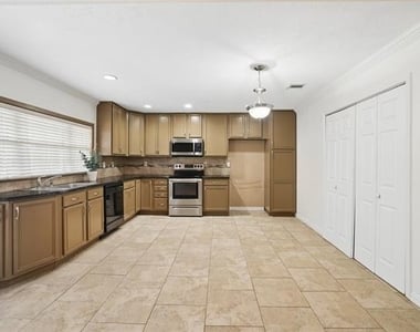 5161 Bartlett Drive - Photo Thumbnail 8
