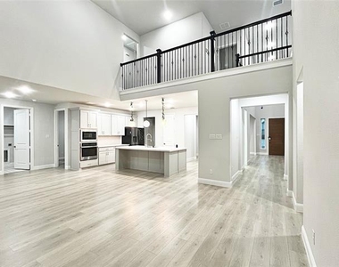 2124 Esher Drive - Photo Thumbnail 8
