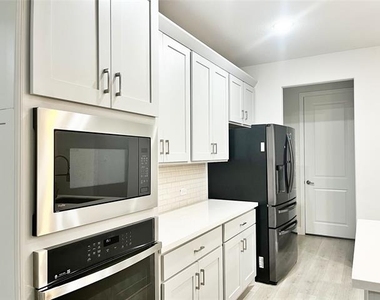 2124 Esher Drive - Photo Thumbnail 13