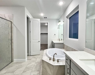 2124 Esher Drive - Photo Thumbnail 29