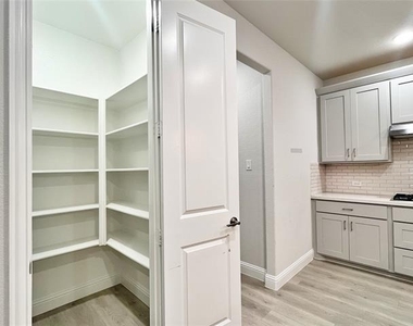2124 Esher Drive - Photo Thumbnail 26