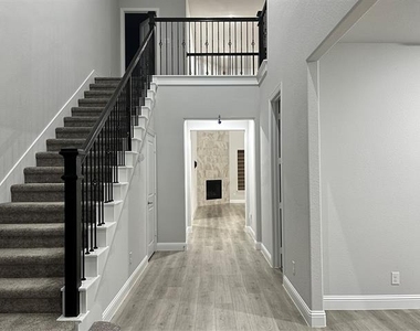 2124 Esher Drive - Photo Thumbnail 24