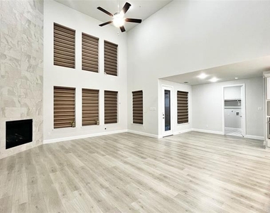 2124 Esher Drive - Photo Thumbnail 9