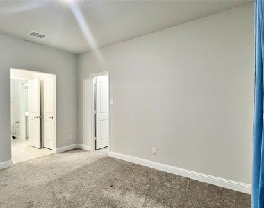 2124 Esher Drive - Photo Thumbnail 37