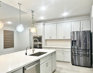 2124 Esher Drive - Photo Thumbnail 5