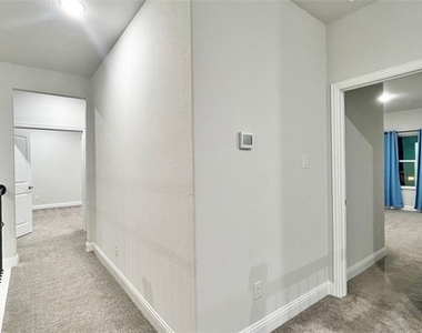 2124 Esher Drive - Photo Thumbnail 35