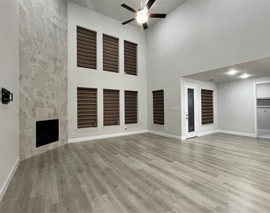 2124 Esher Drive - Photo Thumbnail 21