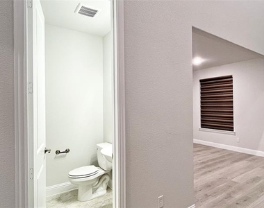 2124 Esher Drive - Photo Thumbnail 10