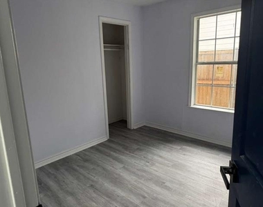 821 Travis Street - Photo Thumbnail 5