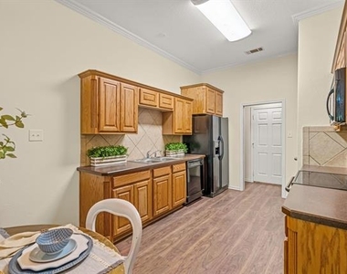 502 S Main Street - Photo Thumbnail 4