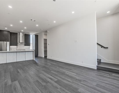 4322 Roseland Avenue - Photo Thumbnail 20