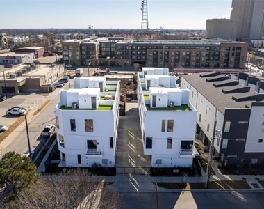 4322 Roseland Avenue - Photo Thumbnail 3