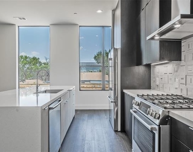 4322 Roseland Avenue - Photo Thumbnail 5