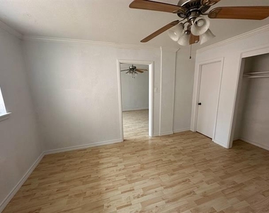 4115 Douglas Avenue - Photo Thumbnail 10