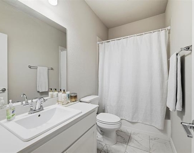 2417 Mankato Drive - Photo Thumbnail 5