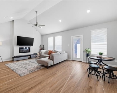 2417 Mankato Drive - Photo Thumbnail 18
