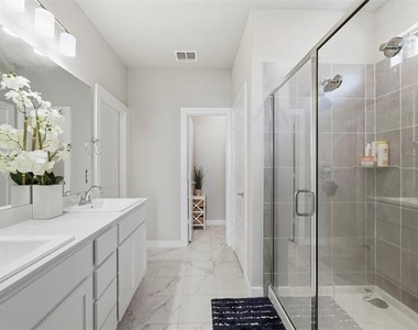 2417 Mankato Drive - Photo Thumbnail 20