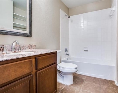 1121 Rainer Drive - Photo Thumbnail 11