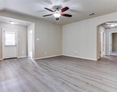 1121 Rainer Drive - Photo Thumbnail 6