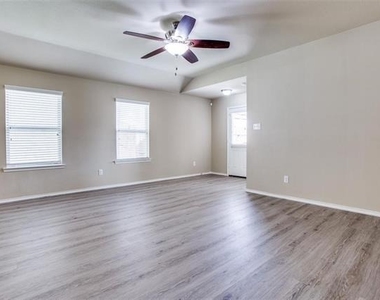 1121 Rainer Drive - Photo Thumbnail 5