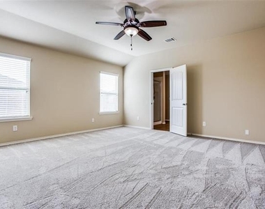 1121 Rainer Drive - Photo Thumbnail 7