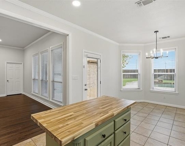 1404 Chaucer Drive - Photo Thumbnail 12