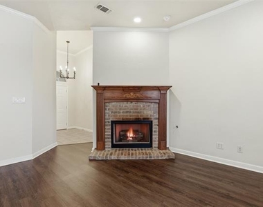 1404 Chaucer Drive - Photo Thumbnail 2