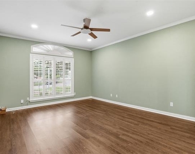 1404 Chaucer Drive - Photo Thumbnail 7