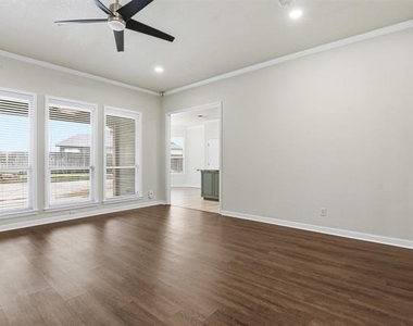 1404 Chaucer Drive - Photo Thumbnail 15