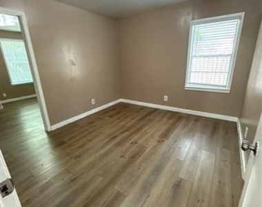 1607 Mcadams Avenue - Photo Thumbnail 4