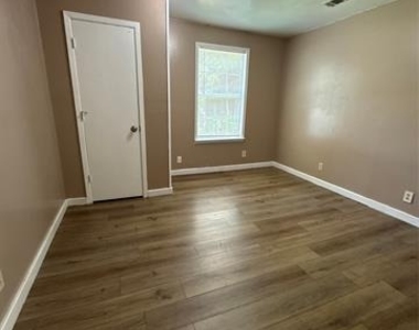1607 Mcadams Avenue - Photo Thumbnail 2
