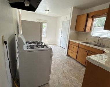 1607 Mcadams Avenue - Photo Thumbnail 7
