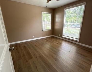 1607 Mcadams Avenue - Photo Thumbnail 3